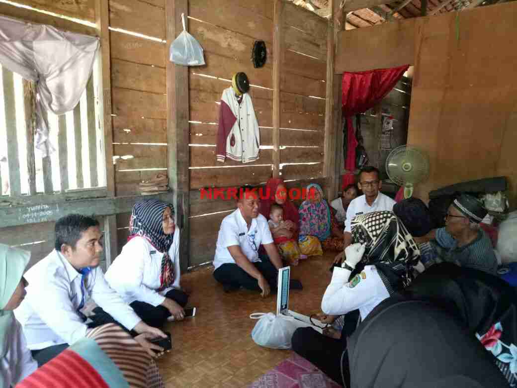 Kunjungi Pengungsi Palu, Dinas Kesehatan Luwu Utara Lakukan Pemeriksaan Kesehatan